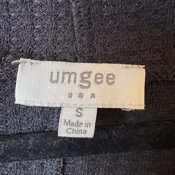 Umgee Sweater Top Small Off Shoulder Black Embroidered Floral Dolman Waffle Knit - Picture 8 of 13